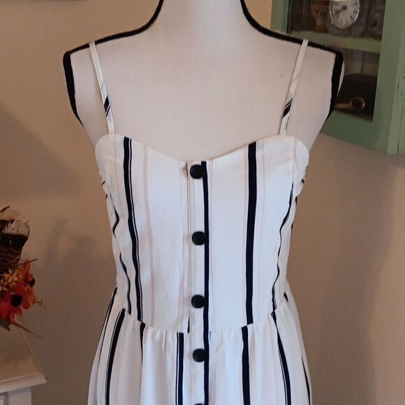 Soraro Striped Sunny Dress - Picture 5 of 11